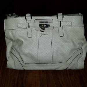 Guess La Vida Logo caryall